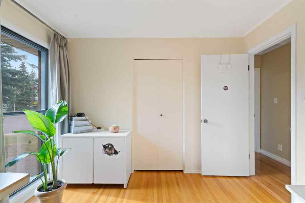 MLS® A2264652 - 9632 Oakcliffe Drive SW in Oakridge Calgary, Residential