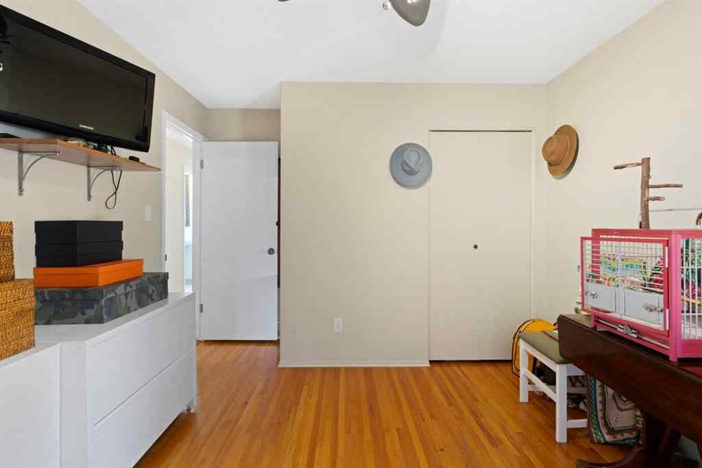 MLS® A2264652 - 9632 Oakcliffe Drive SW in Oakridge Calgary, Residential