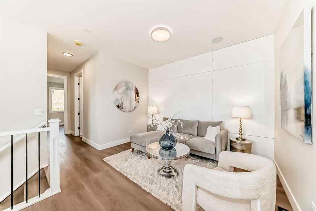 MLS® A2264653 - 2528 7 Avenue NW in West Hillhurst Calgary, Residential