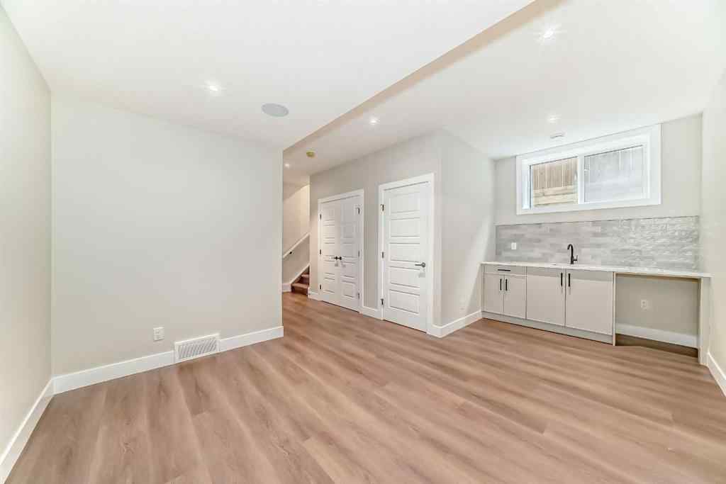 MLS® A2264653 - 2528 7 Avenue NW in West Hillhurst Calgary, Residential