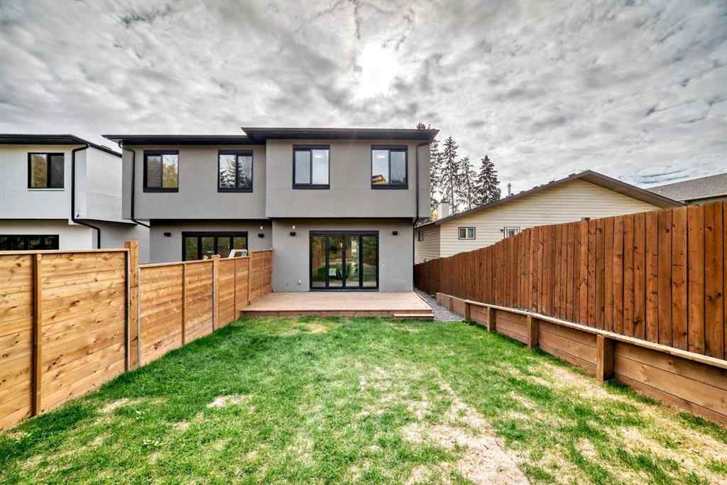 MLS® A2264653 - 2528 7 Avenue NW in West Hillhurst Calgary, Residential