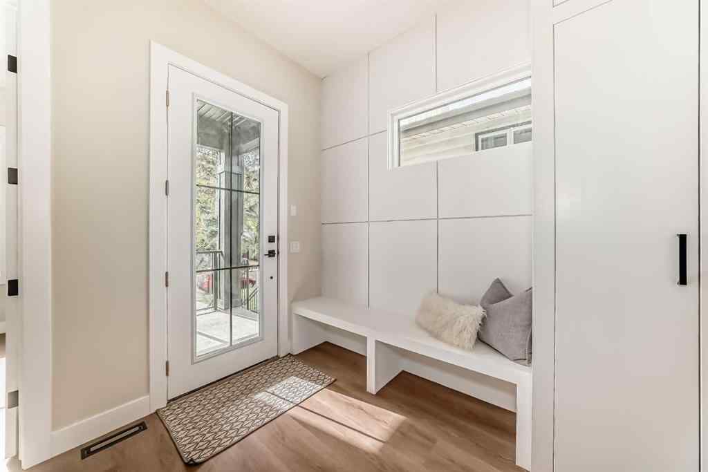 MLS® A2264653 - 2528 7 Avenue NW in West Hillhurst Calgary, Residential