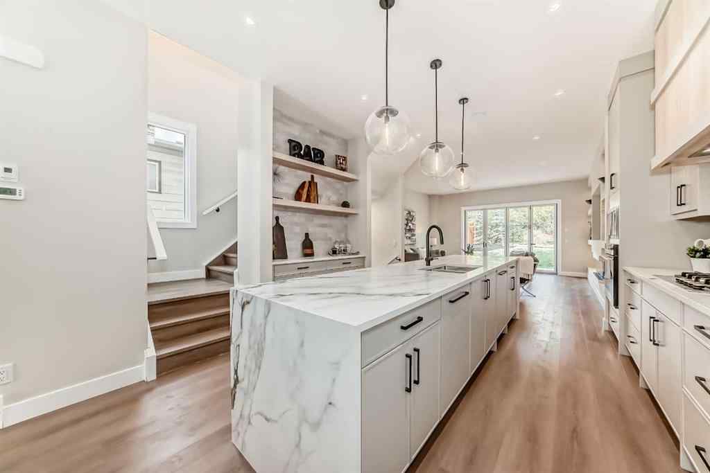 MLS® A2264653 - 2528 7 Avenue NW in West Hillhurst Calgary, Residential