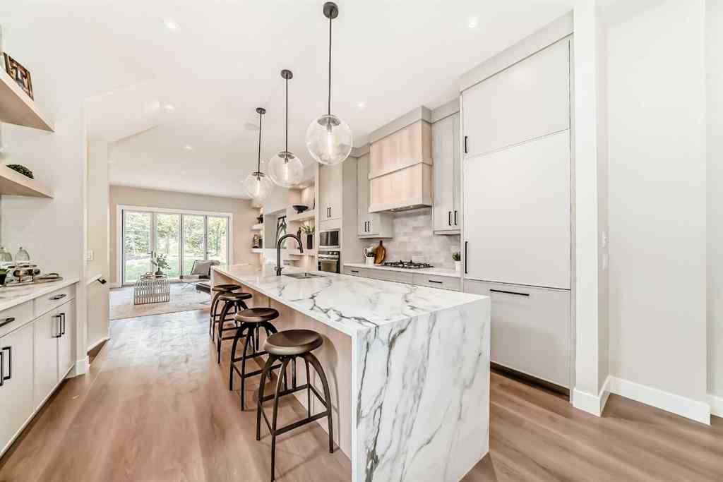 MLS® A2264653 - 2528 7 Avenue NW in West Hillhurst Calgary, Residential