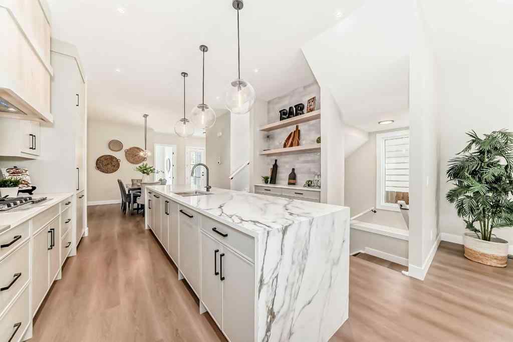 MLS® A2264653 - 2528 7 Avenue NW in West Hillhurst Calgary, Residential