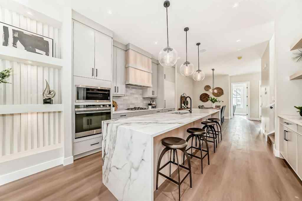 MLS® A2264653 - 2528 7 Avenue NW in West Hillhurst Calgary, Residential