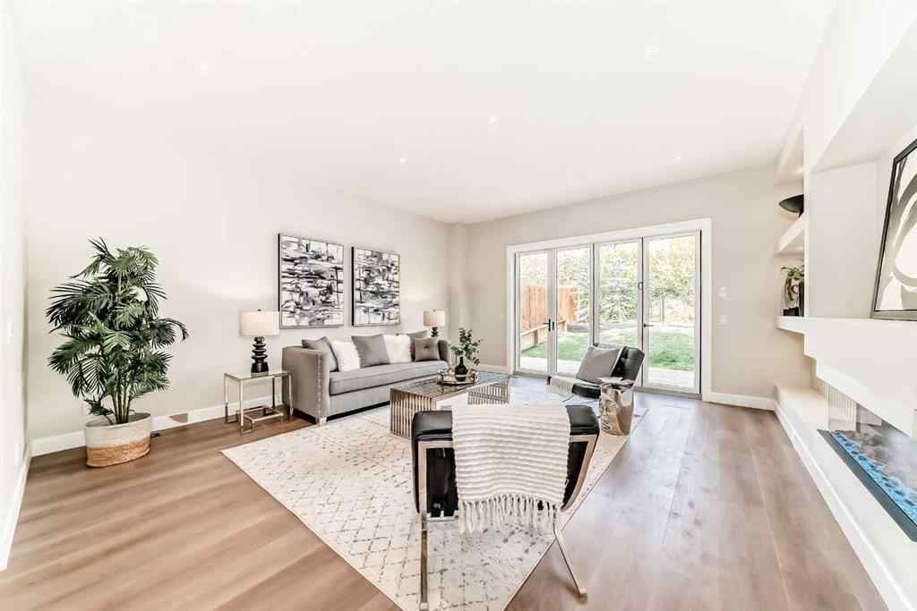 MLS® A2264653 - 2528 7 Avenue NW in West Hillhurst Calgary, Residential