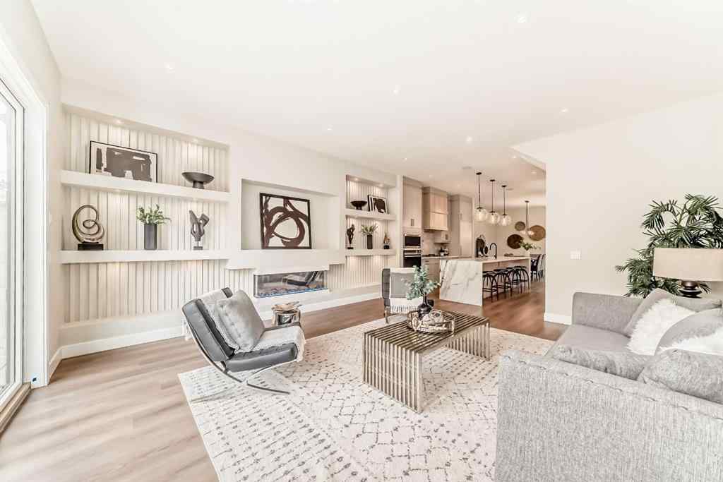 MLS® A2264653 - 2528 7 Avenue NW in West Hillhurst Calgary, Residential