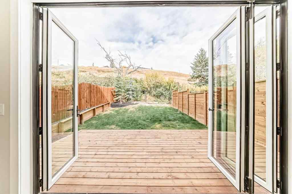 MLS® A2264653 - 2528 7 Avenue NW in West Hillhurst Calgary, Residential