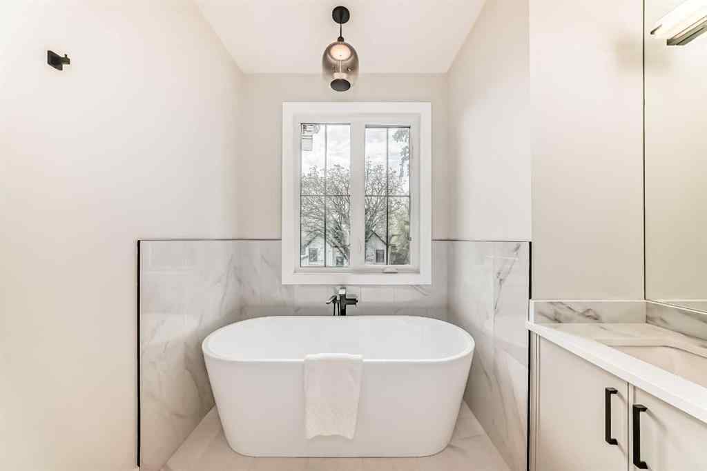 MLS® A2264653 - 2528 7 Avenue NW in West Hillhurst Calgary, Residential