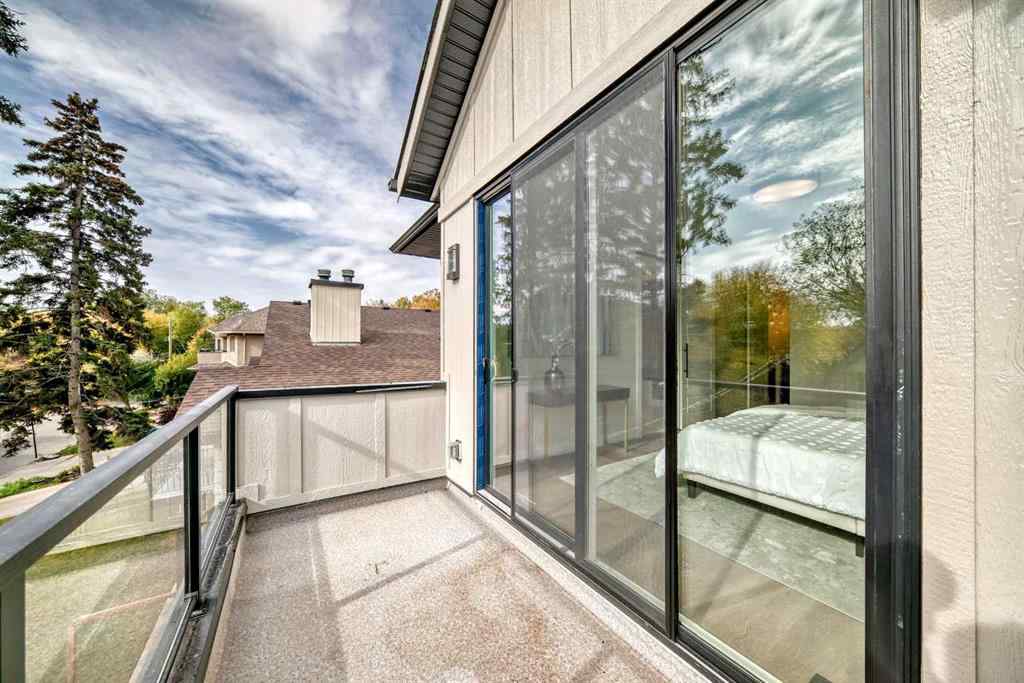 MLS® A2264653 - 2528 7 Avenue NW in West Hillhurst Calgary, Residential