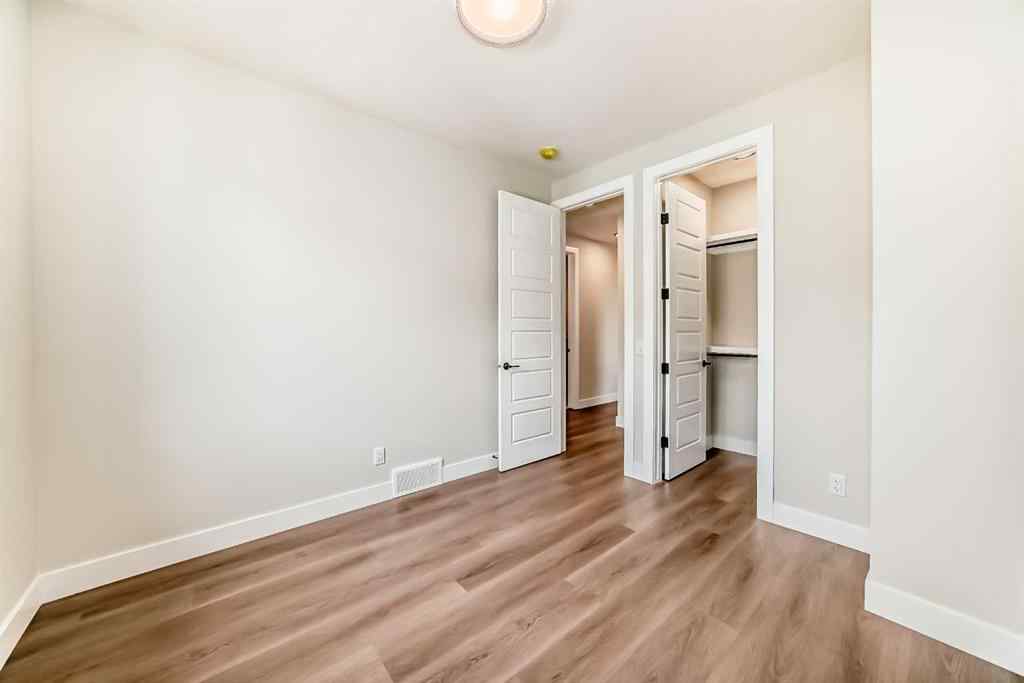 MLS® A2264653 - 2528 7 Avenue NW in West Hillhurst Calgary, Residential