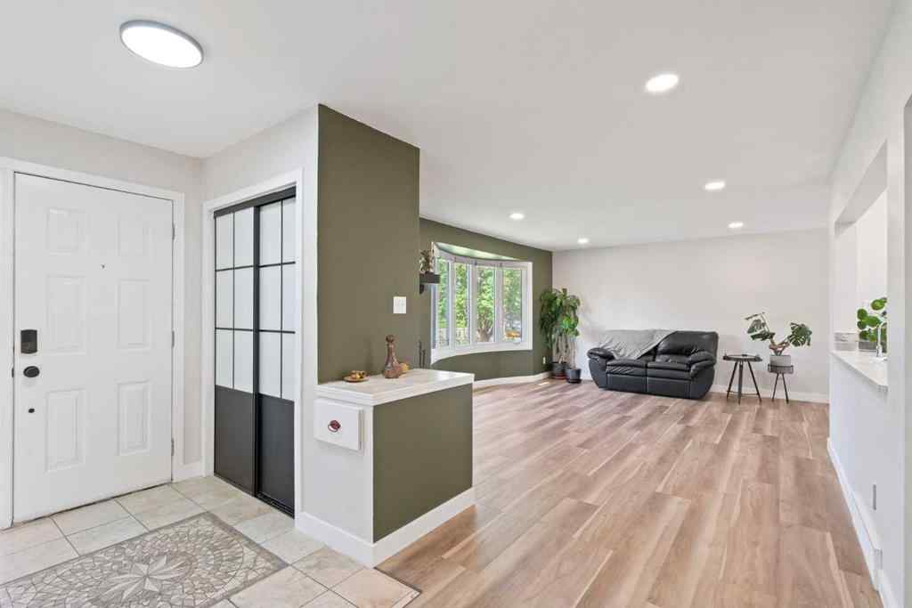 MLS® A2264665 - 9940 Wilde Road SE in Willow Park Calgary, Residential