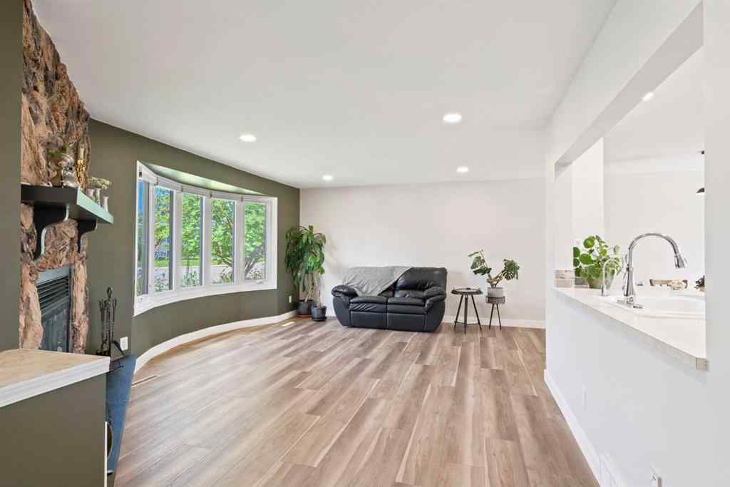 MLS® A2264665 - 9940 Wilde Road SE in Willow Park Calgary, Residential