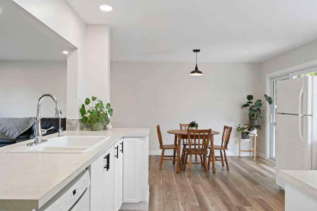 MLS® A2264665 - 9940 Wilde Road SE in Willow Park Calgary, Residential