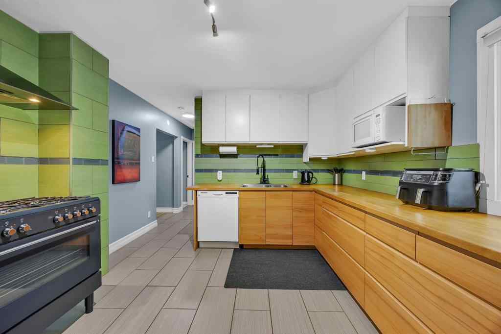 MLS® A2264667 - 7932 36 Avenue NW in Bowness Calgary, Residential