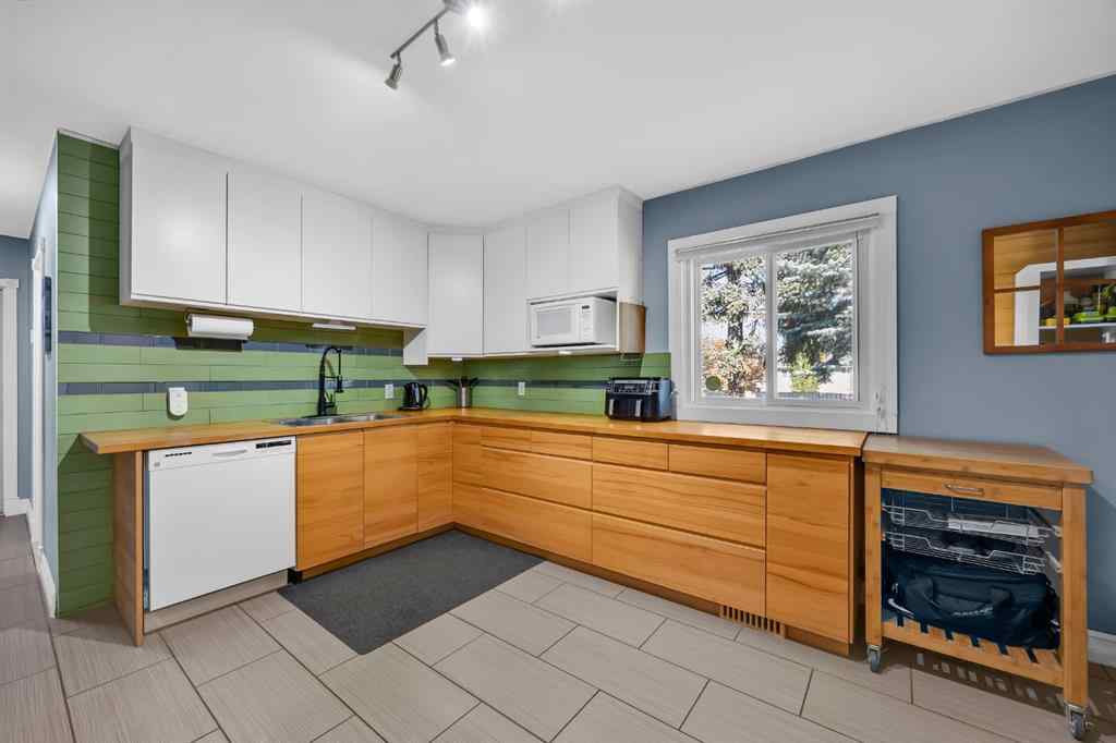 MLS® A2264667 - 7932 36 Avenue NW in Bowness Calgary, Residential