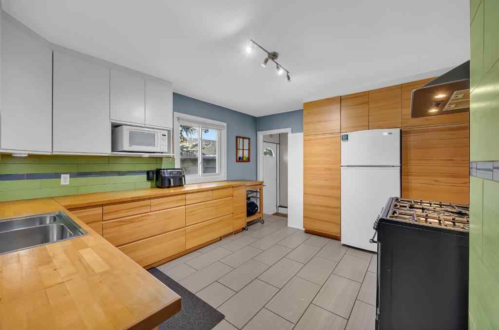 MLS® A2264667 - 7932 36 Avenue NW in Bowness Calgary, Residential