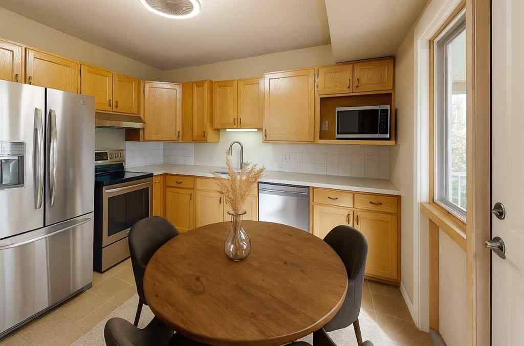 MLS® A2264672 - 8028 5 Street SW in Kingsland Calgary, Residential