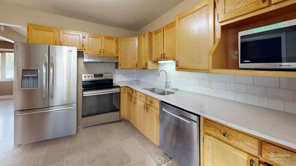 MLS® A2264672 - 8028 5 Street SW in Kingsland Calgary, Residential