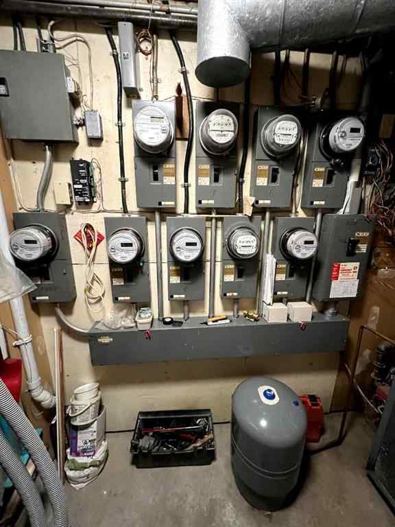 MLS® A2264673 - 1241 5 Avenue NW in West Hillhurst Calgary, Commercial