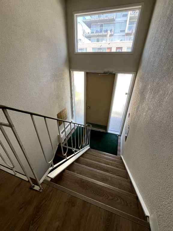 MLS® A2264673 - 1241 5 Avenue NW in West Hillhurst Calgary, Commercial