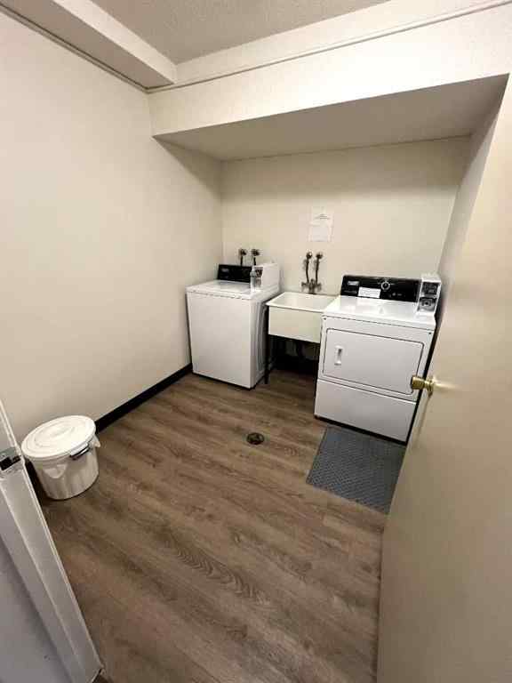 MLS® A2264673 - 1241 5 Avenue NW in West Hillhurst Calgary, Commercial