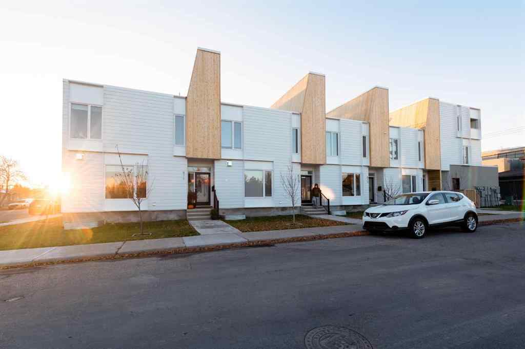 MLS® A2264676 - 2102 5 Avenue NW in West Hillhurst Calgary, Commercial