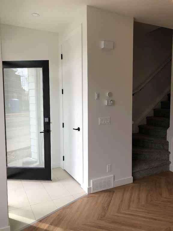 MLS® A2264676 - 2102 5 Avenue NW in West Hillhurst Calgary, Commercial