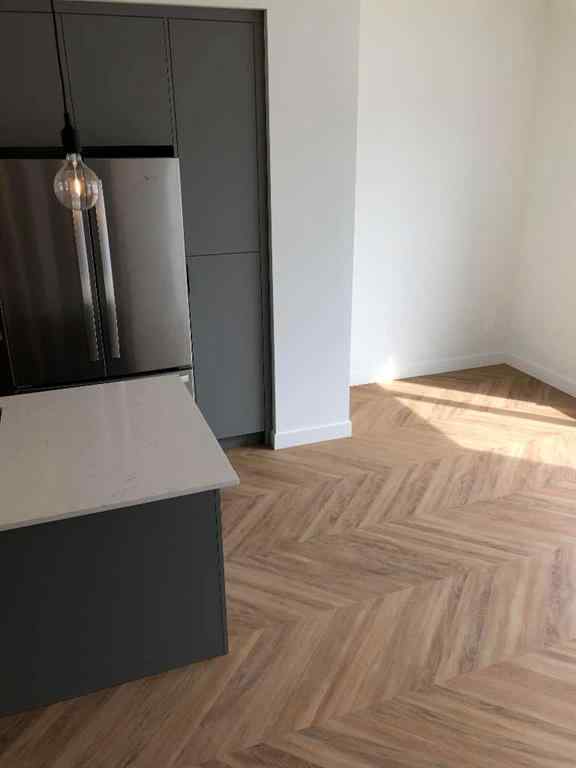 MLS® A2264676 - 2102 5 Avenue NW in West Hillhurst Calgary, Commercial