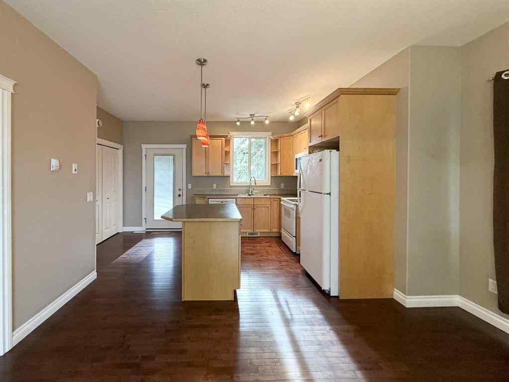 MLS® A2264677 - 4623 44 Street  in NONE Olds, Residential