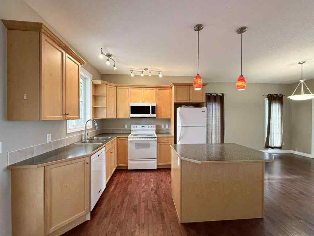 MLS® A2264677 - 4623 44 Street  in NONE Olds, Residential