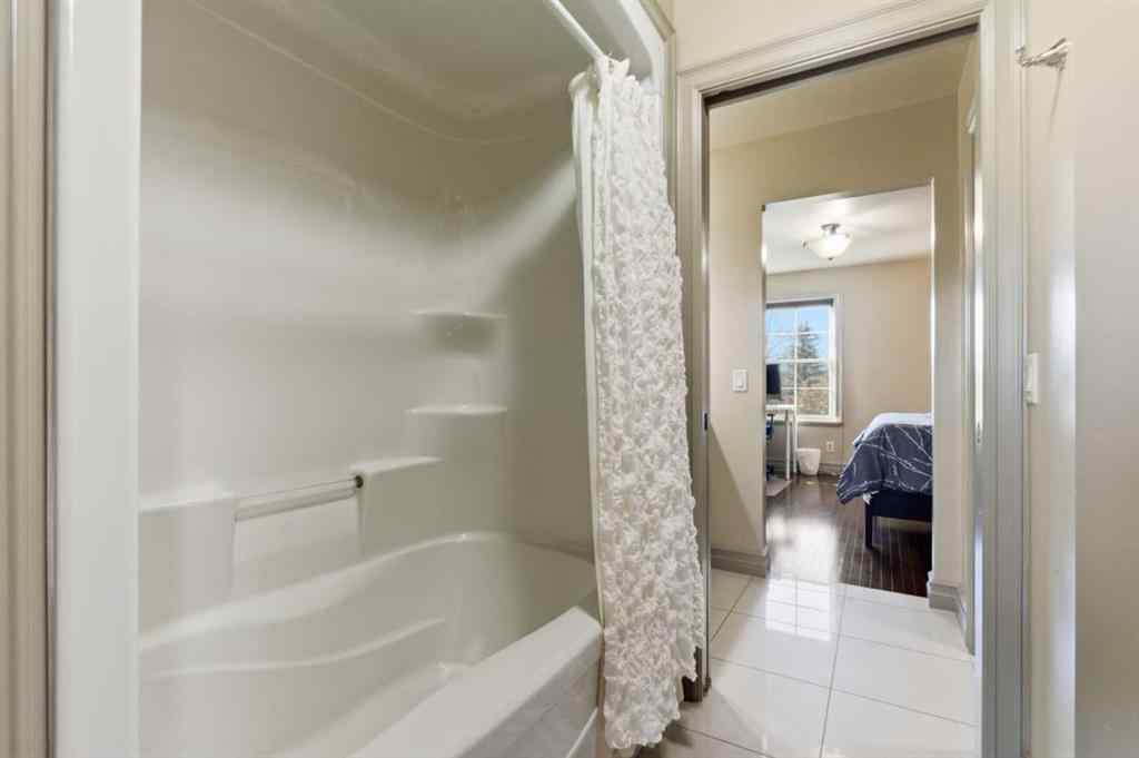 MLS® A2264684 - 25 Paradise Bay  in NONE Chestermere, Residential