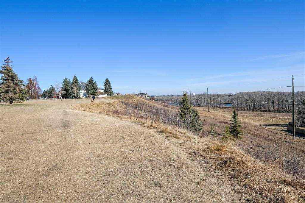 MLS® A2264693 - 828 Queensland Drive SE in Queensland Calgary, Residential