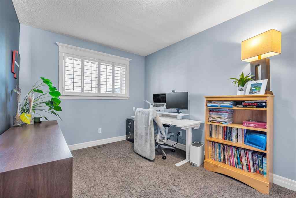 MLS® A2264722 - 202 30 Avenue NW in Tuxedo Park Calgary, Residential