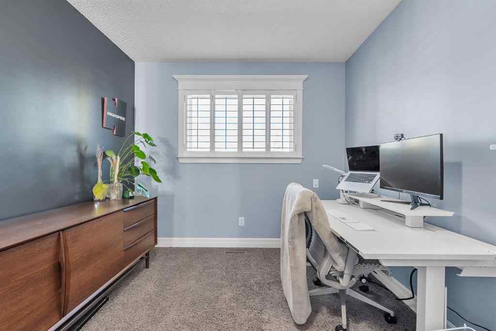 MLS® A2264722 - 202 30 Avenue NW in Tuxedo Park Calgary, Residential