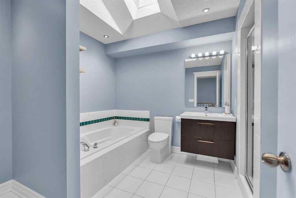 MLS® A2264722 - 202 30 Avenue NW in Tuxedo Park Calgary, Residential