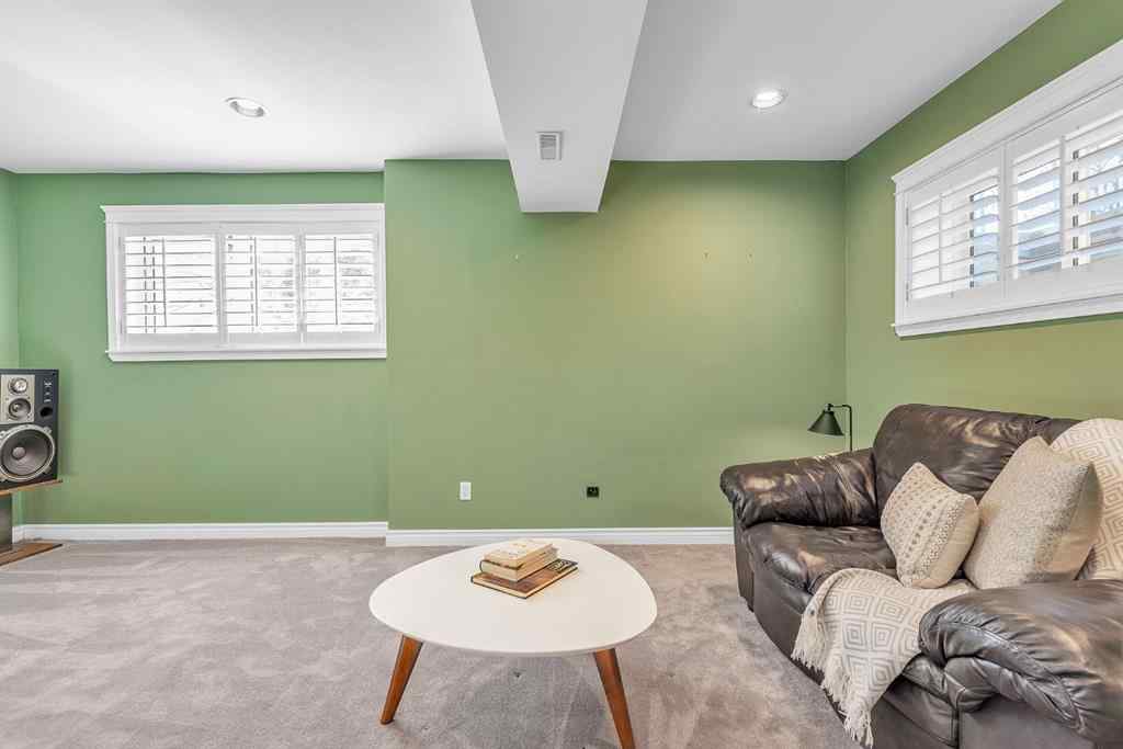 MLS® A2264722 - 202 30 Avenue NW in Tuxedo Park Calgary, Residential