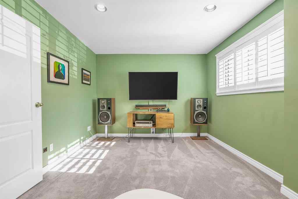 MLS® A2264722 - 202 30 Avenue NW in Tuxedo Park Calgary, Residential