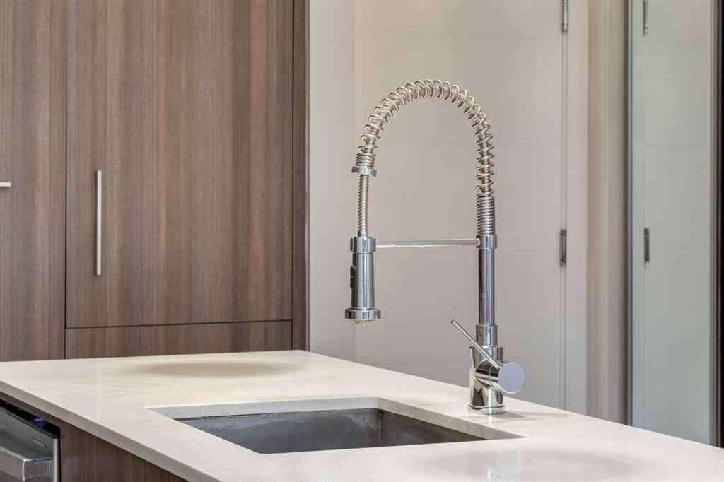 MLS® A2264728 - Unit #205 119 19 Street NW in West Hillhurst Calgary, Residential