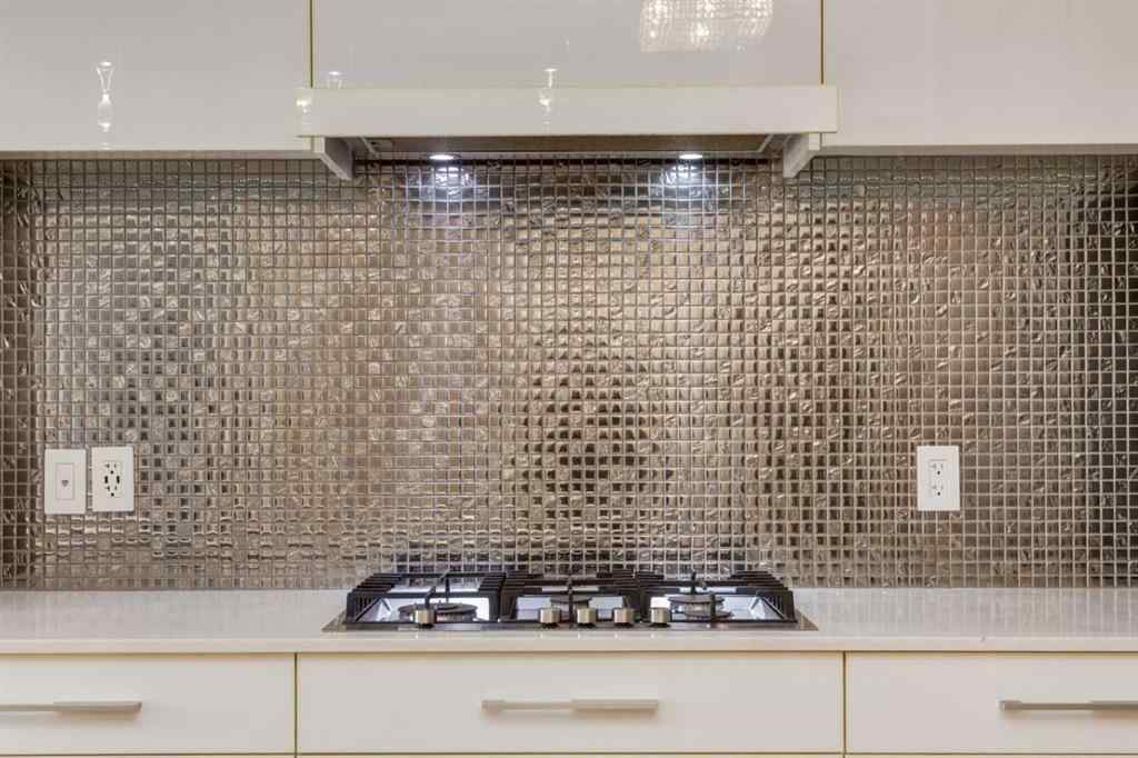 MLS® A2264728 - Unit #205 119 19 Street NW in West Hillhurst Calgary, Residential