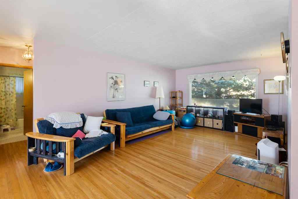 MLS® A2264740 - 3519 34 Avenue SW in Rutland Park Calgary, Residential