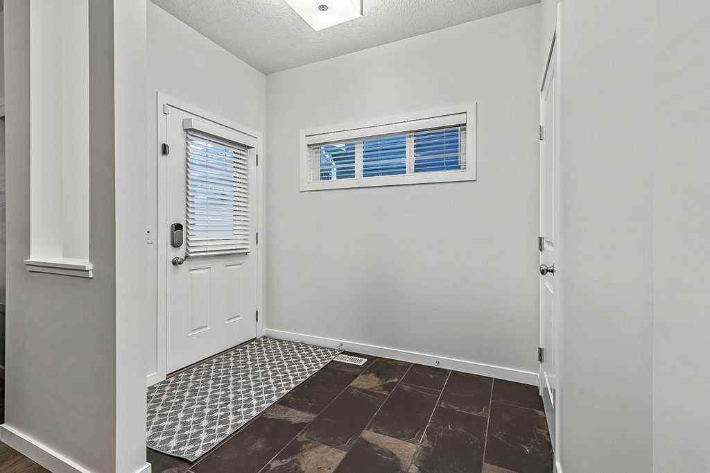 MLS® A2264743 - 29 Cougar Ridge Close SW in Cougar Ridge Calgary, Residential