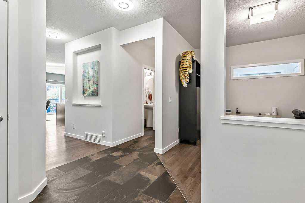 MLS® A2264743 - 29 Cougar Ridge Close SW in Cougar Ridge Calgary, Residential