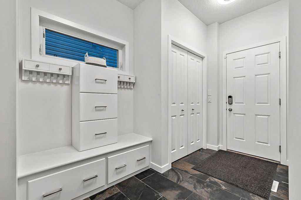 MLS® A2264743 - 29 Cougar Ridge Close SW in Cougar Ridge Calgary, Residential