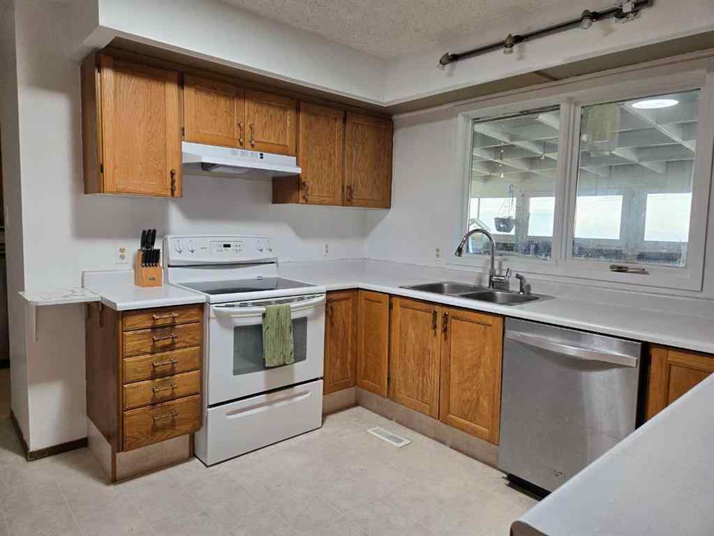 MLS® A2264792 - 3002 225 Street  in NONE Bellevue, Residential