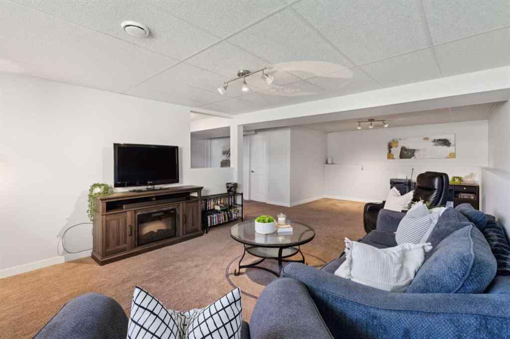 MLS® A2264793 - 14 Glenhill Crescent  in Glenbow Cochrane, Residential