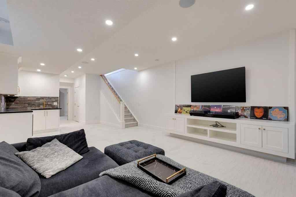 MLS® A2264795 - 2720 4 Avenue NW in West Hillhurst Calgary, Residential