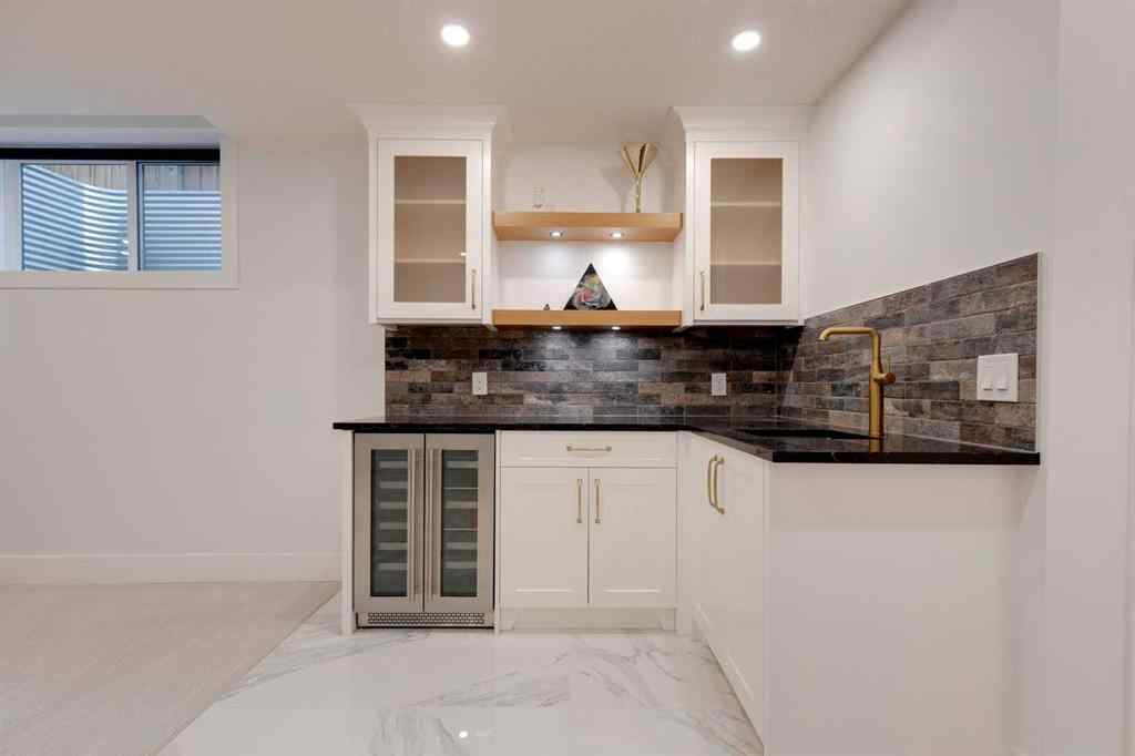 MLS® A2264795 - 2720 4 Avenue NW in West Hillhurst Calgary, Residential