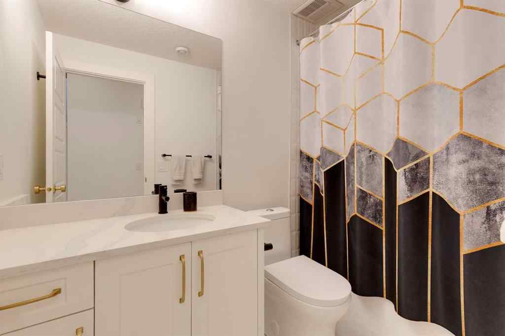 MLS® A2264795 - 2720 4 Avenue NW in West Hillhurst Calgary, Residential